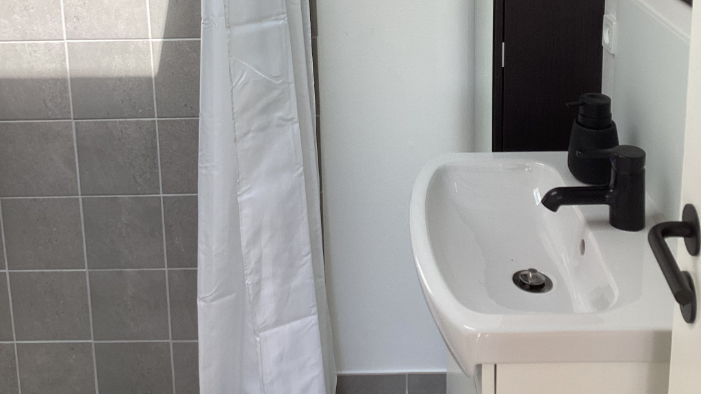 Hand sink with VOLA faucet in the bathroom at Anneks127