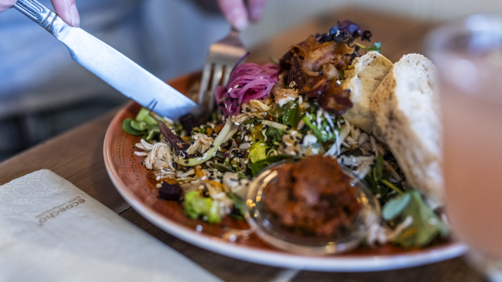 Ein Salatteller bei Spisekammeret