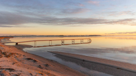 Bådebro ved Borre Knob i solnedgang