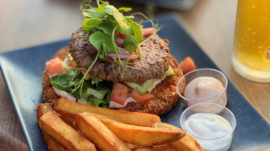 Open burger with rösti at Havnens Café & Isbar in Juelsminde