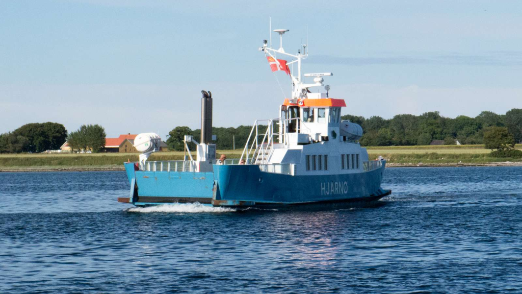 The Hjarnø Ferry approaches Hjarnø