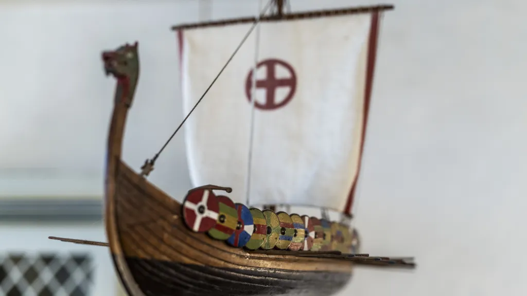 Vikingeskibet i Hjarnø Kirke