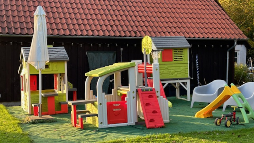 Playground equipment in the garden of Dyrekærhuset