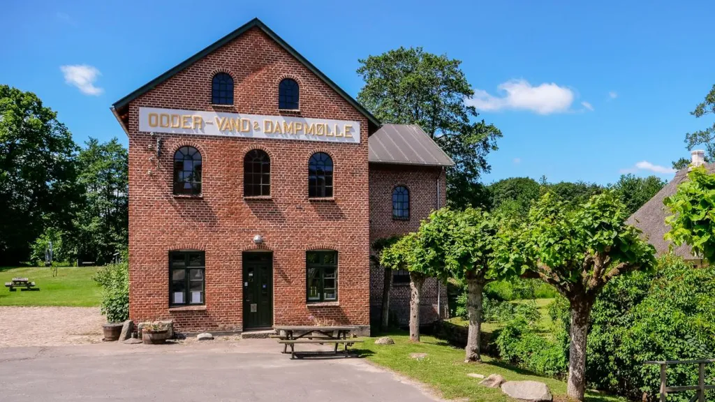 Facaden på vand- og dampmøllen på Odder Museum