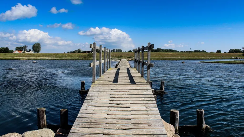 Wooden bridge at Hjarnø Odde