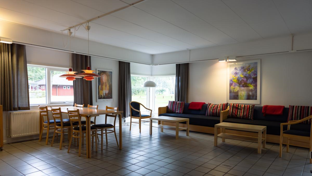 Living room in a holiday cottage at Hou Søsportcenter