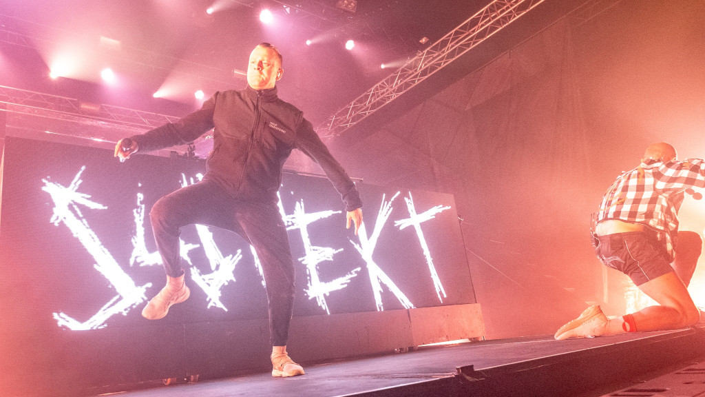 Suspekt optræder på scenen til Juelsminde Havnefest