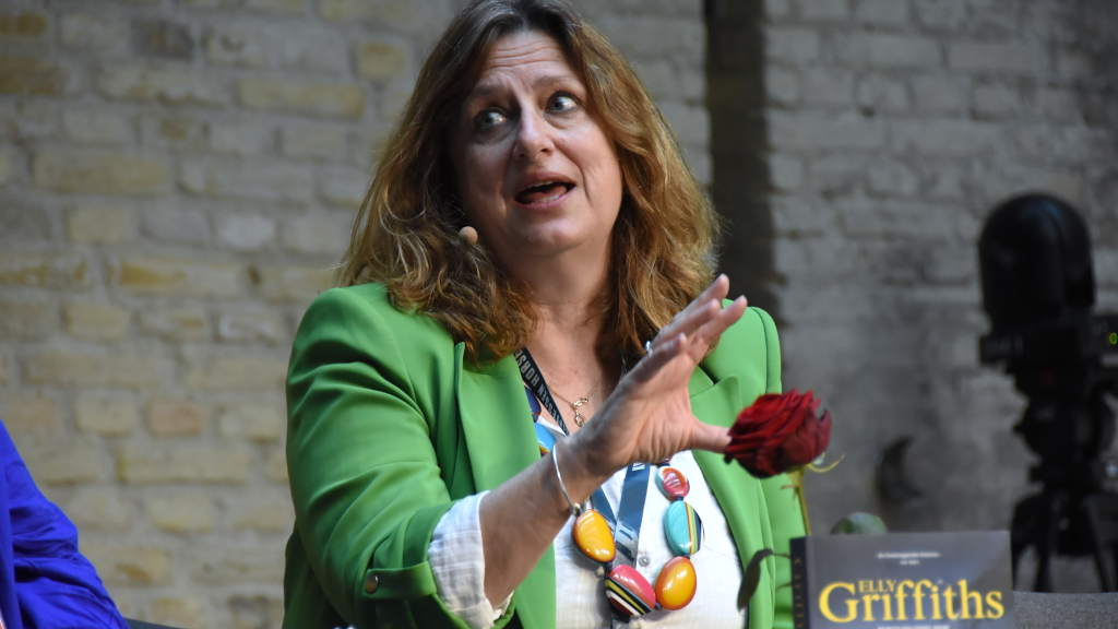 Elly Griffiths gives a lecture at the crime festival Krimimessen
