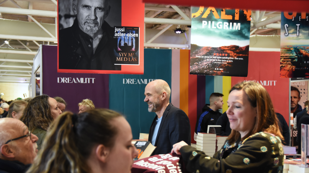 Jussi Adler-Olsen signs books at the Crime Festival in Horsens