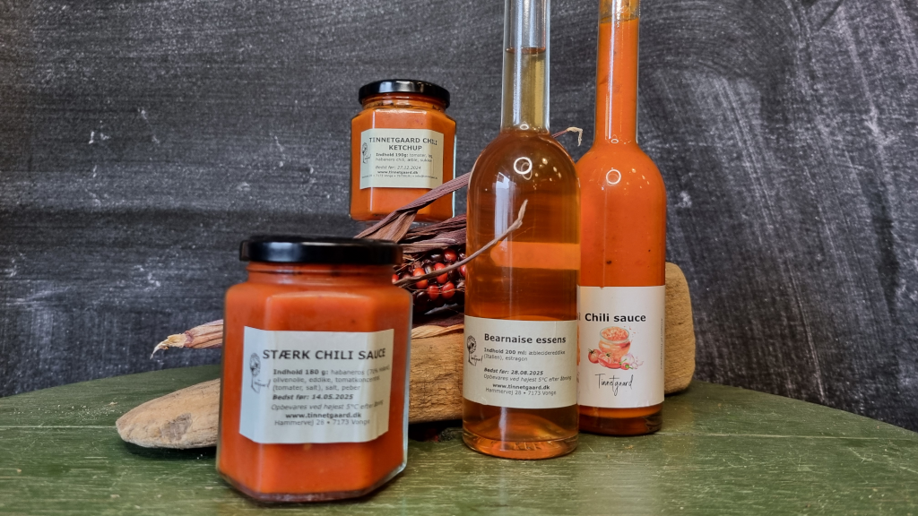 Chili sauce, chili ketchup, and Béarnaise essence from Tinnetgaard on a table