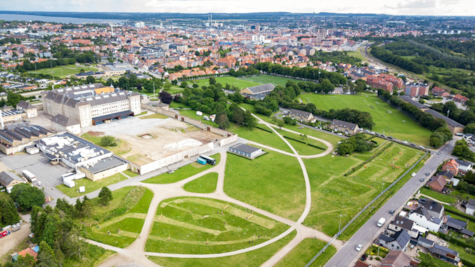 Luftfoto af FÆNGSLET, fængselsparken og Horsens i baggrunden