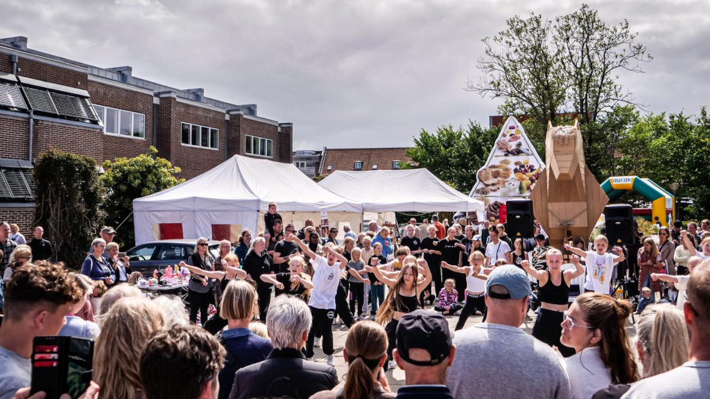 Dans i Folkeparken til Odder Byfest