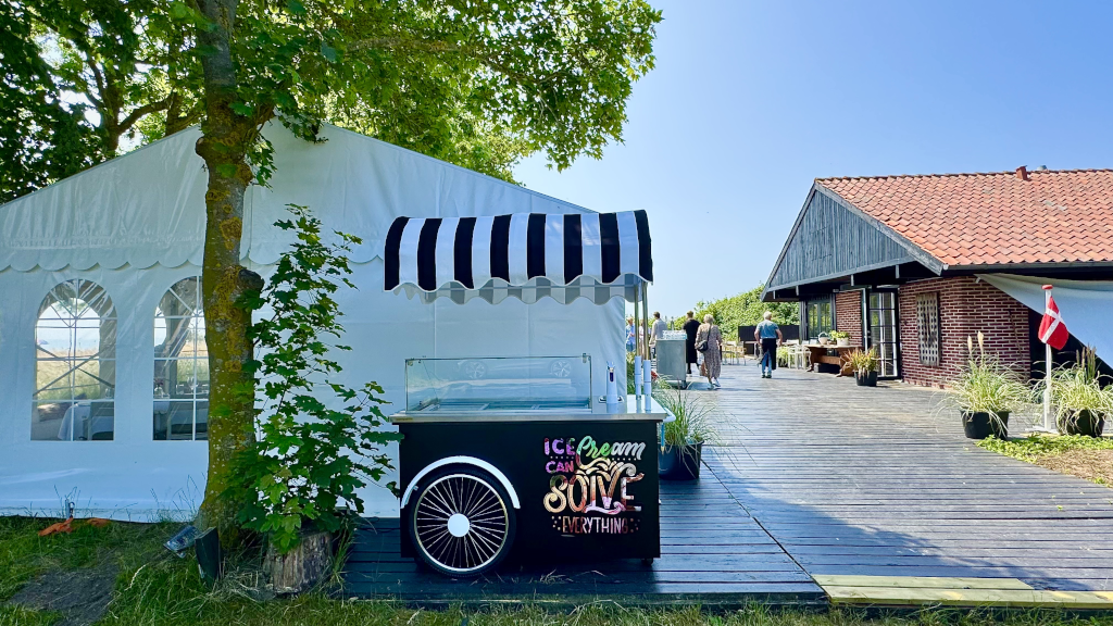 Terrasse og isbod hos Restaurant Havblik