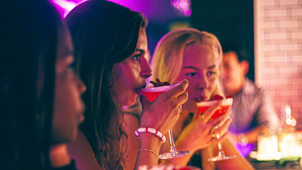 Kvinder drikker cocktails på GRAN Social