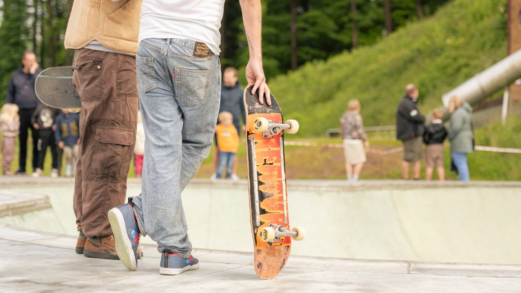Skater beim Skatearena Juelsminde Naturspielplatz
