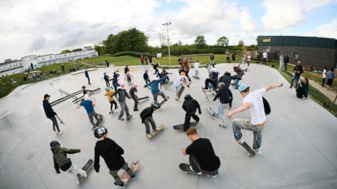 Skatere i Skatearena Juelsminde Naturpark