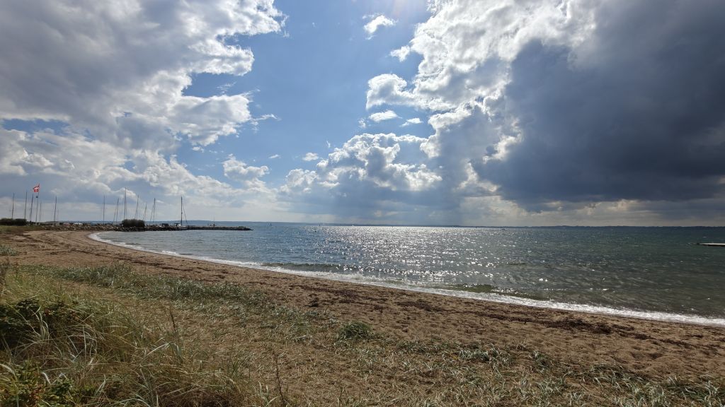 Rosenvold Beach with a view to the left towards Rosenvold Harbour.