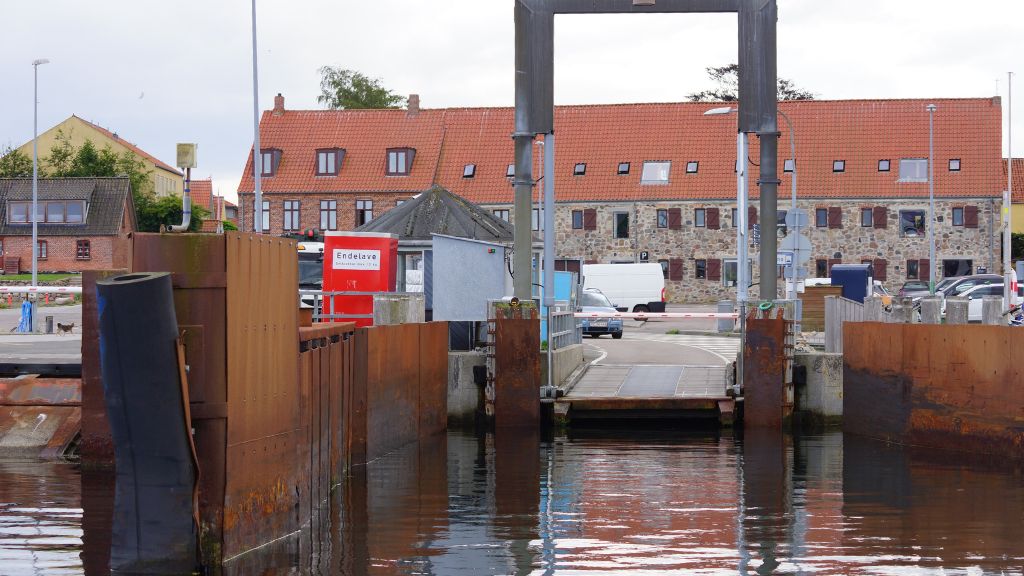 Hafenatmosphäre im Hjarnø Bootshafen.