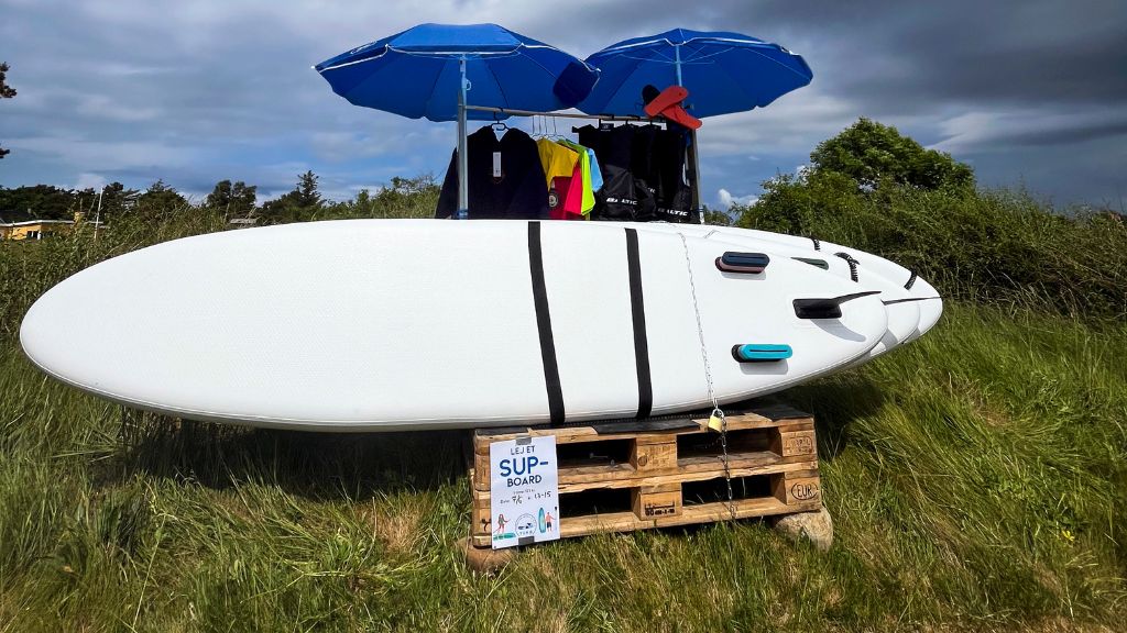 SUP board hire at the harbour on Tunø.