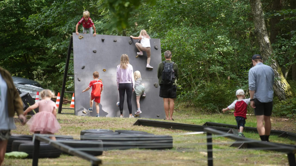 En klatrevæg og tarzanbane til Friluftsfestivalen