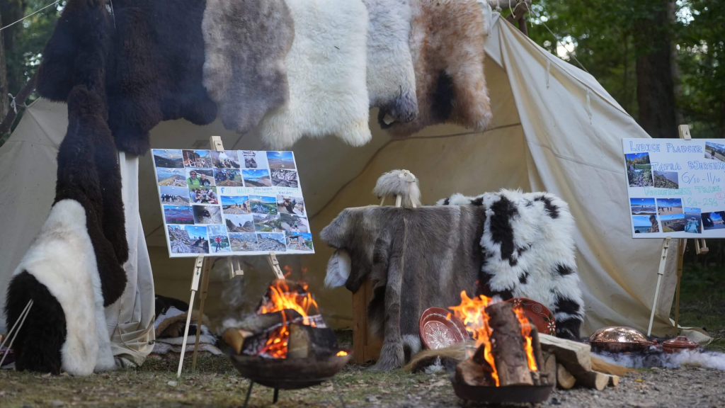 Bål ved en bod til Friluftsfestivalen