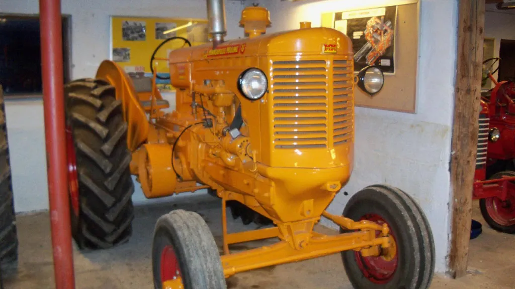 Traktor-Museum---Orange-traktor-2020