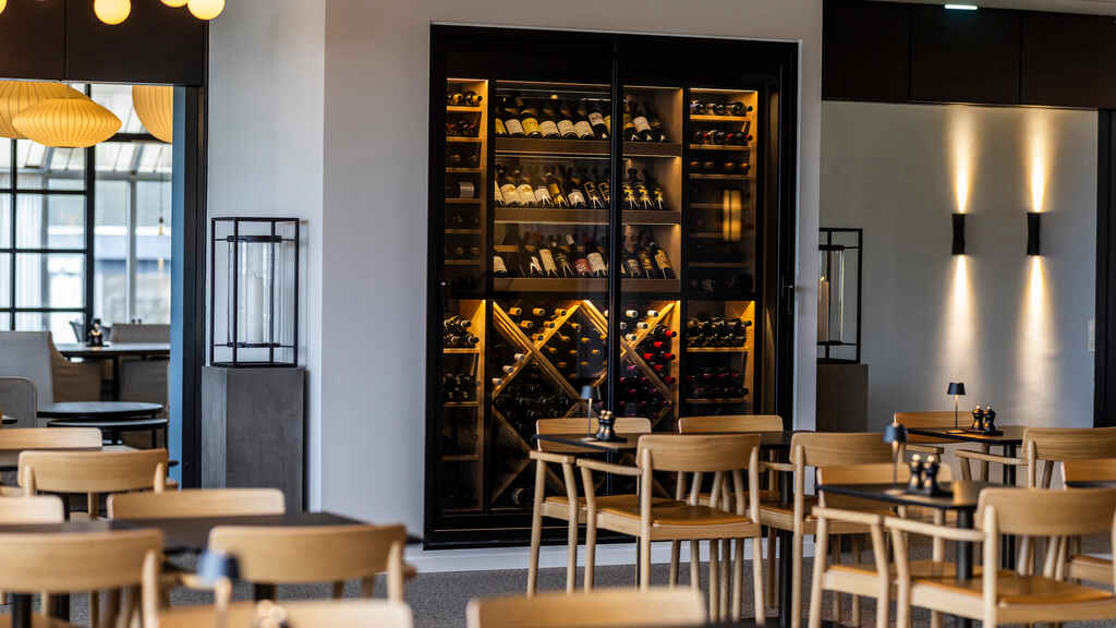 Vinskab i restauranten