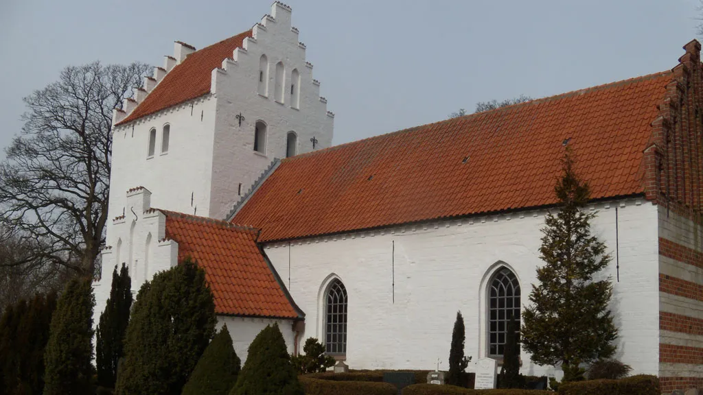 Vollerslev Kirke - med mur