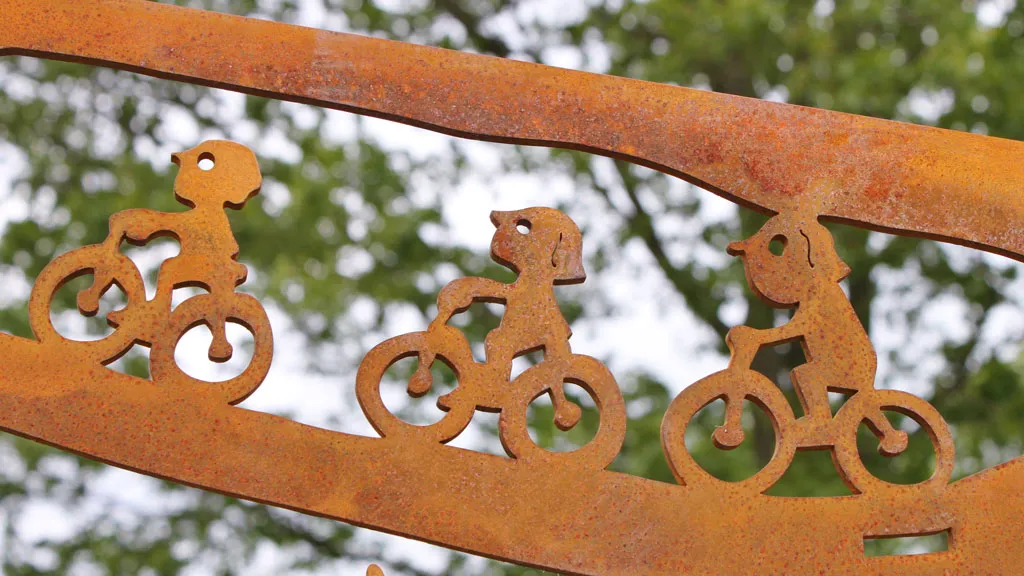 Skulptur af Ole Grøn med cykler