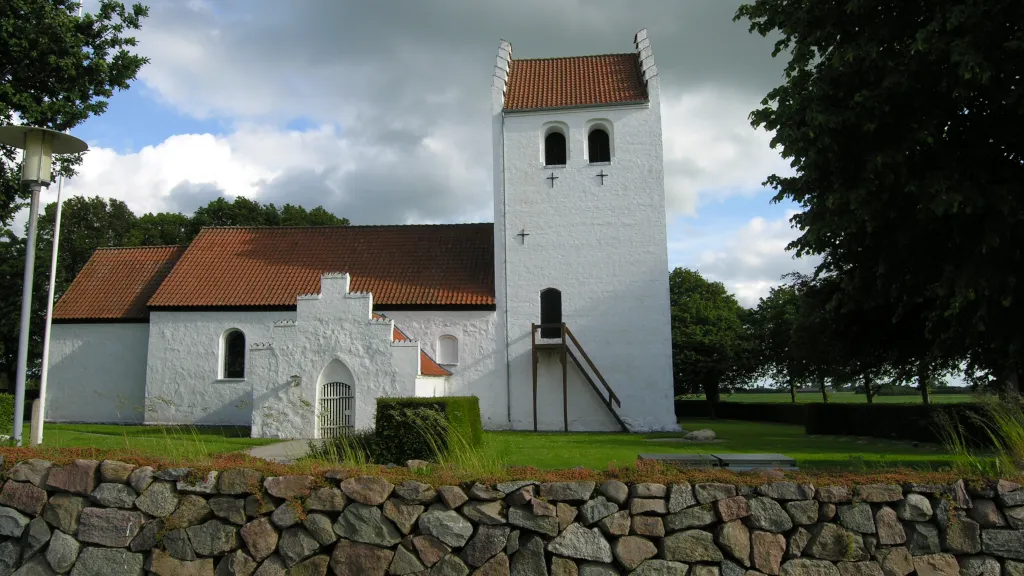 Bjerager-Kirke-set-fra-vejen