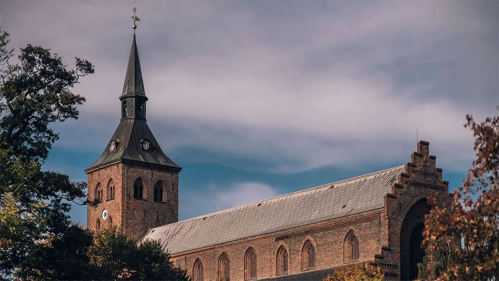 Odense Domkirke efterår