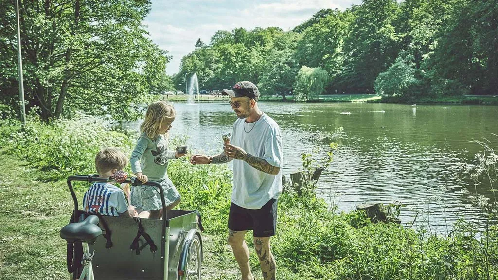 Family on a trip at Skovsøen in Odense