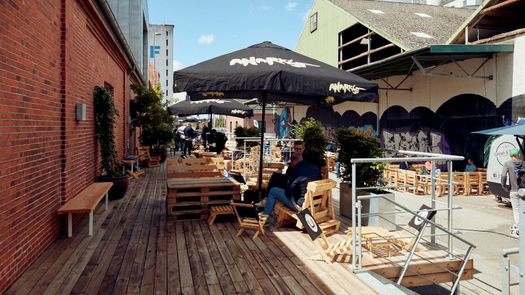 Terrace in front of the DOK5000