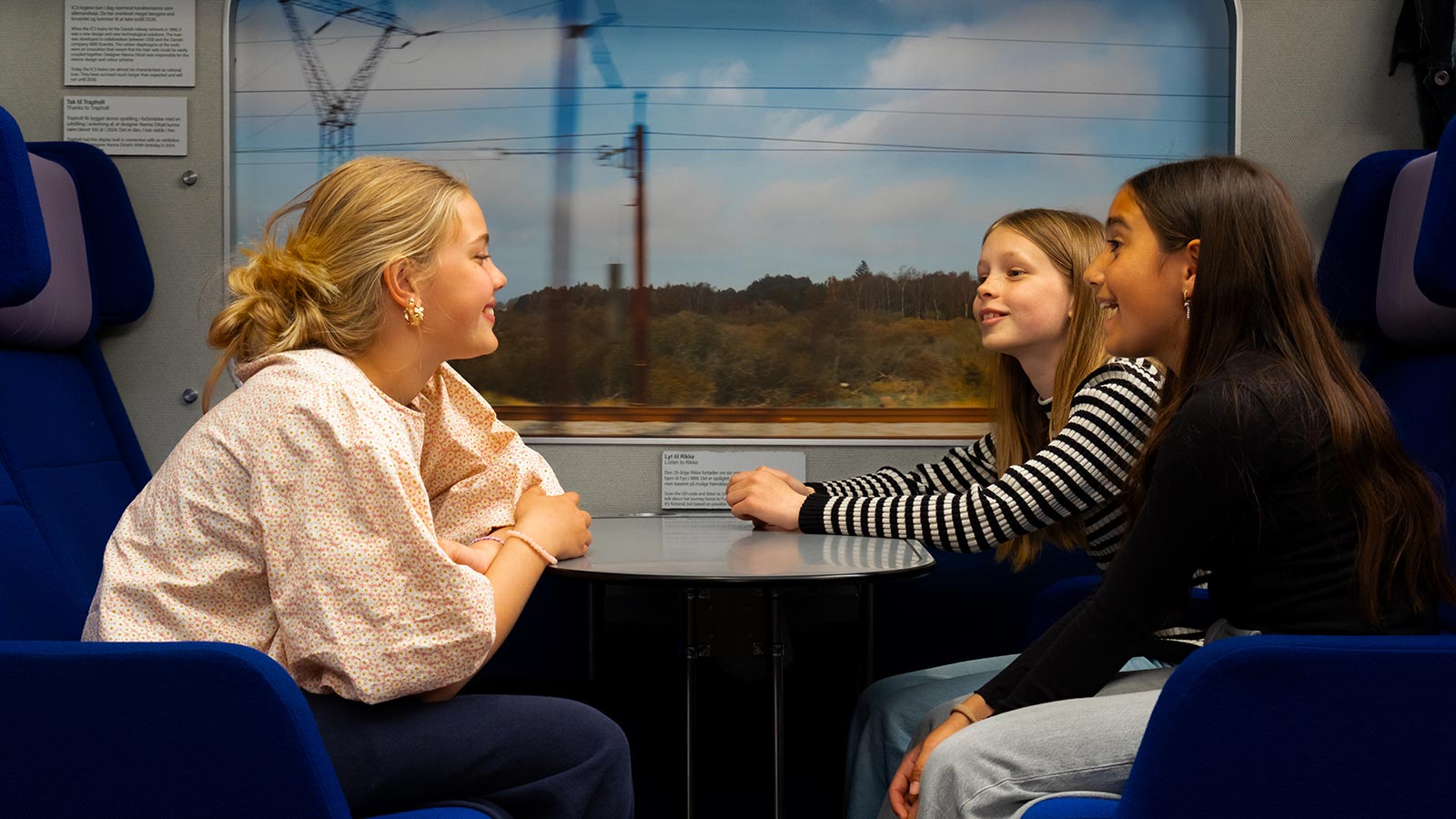 Danmarks Jernbanemuseum - Girls in the exhibition