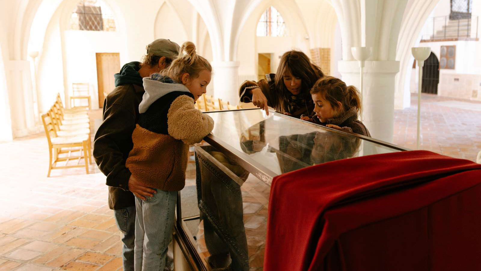 Familie i krypten i Odense Domkirke