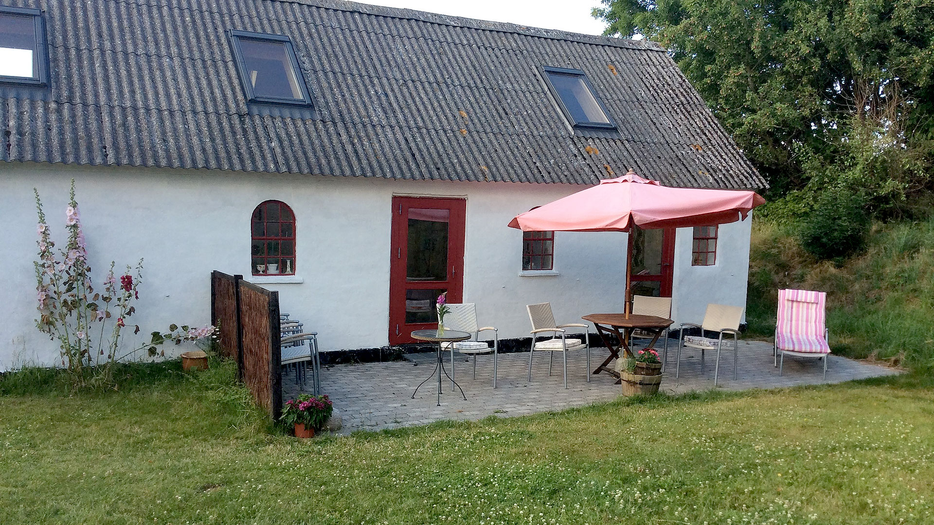 Bed & Kitchen Fri-land