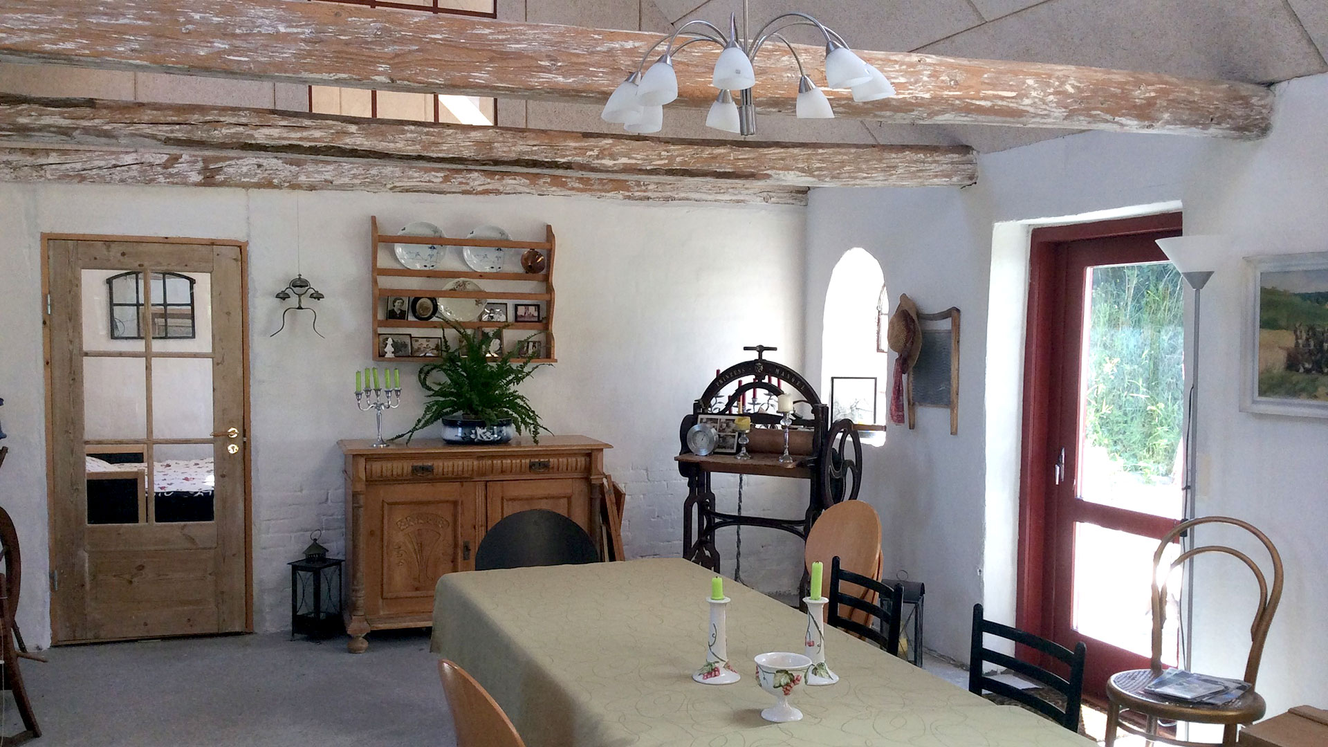 Bed & Kitchen Fri-land