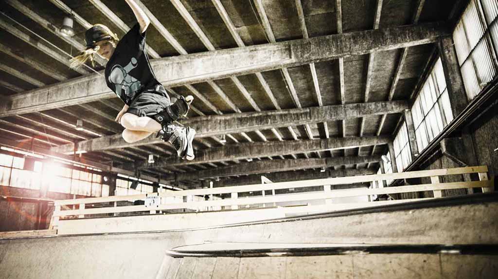 Inline skater jumping in Hal 12’s former hall