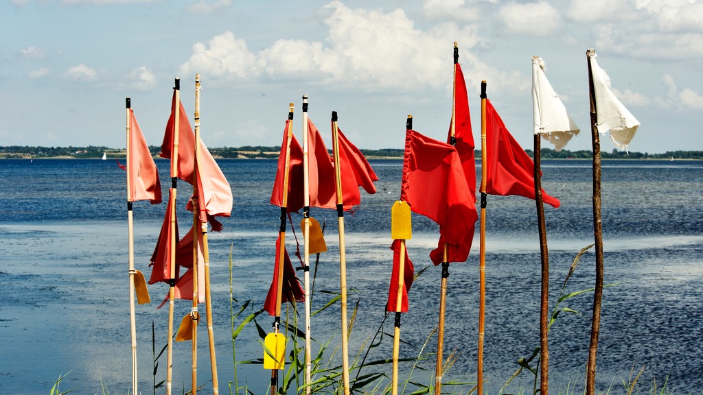 Røde sejl ved Frederikssund Lystbådehavn