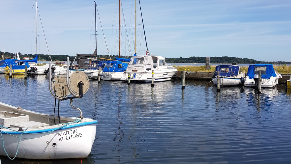 Både i Kulhuse Havns bassin