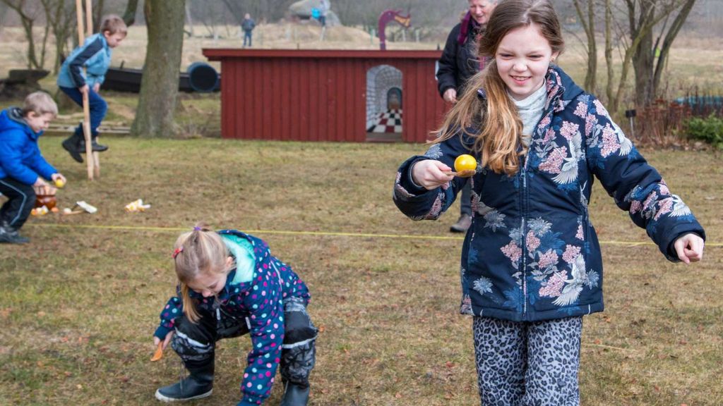 Children playing old Easter games at Frederikssund Museum, Færgegården