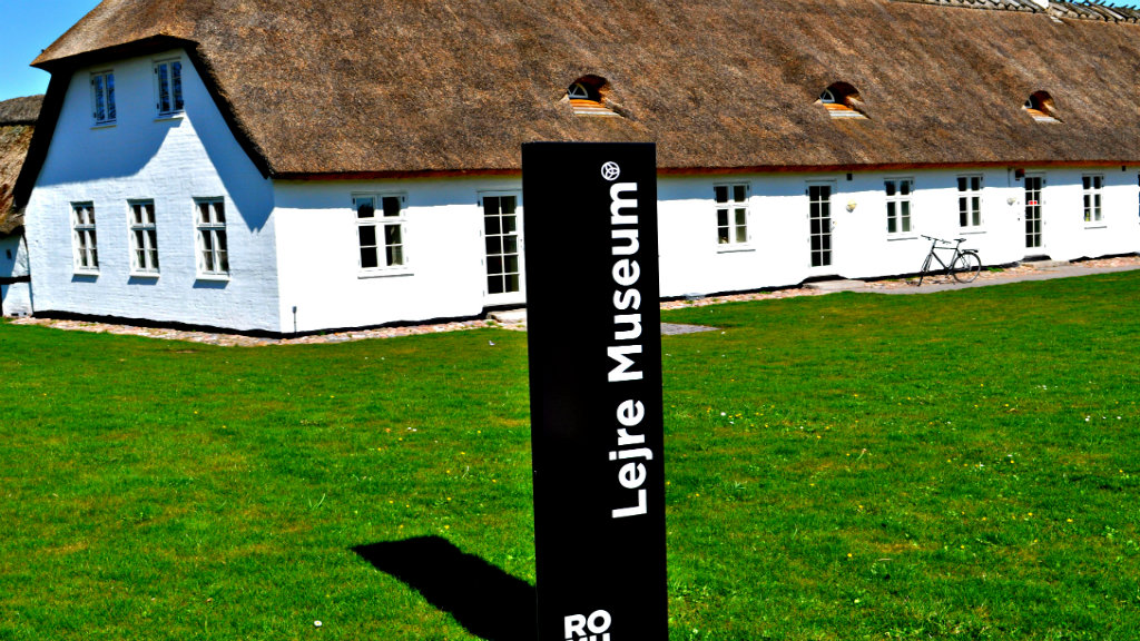 Lejre Museum’s white thatched building with the museum sign in front.