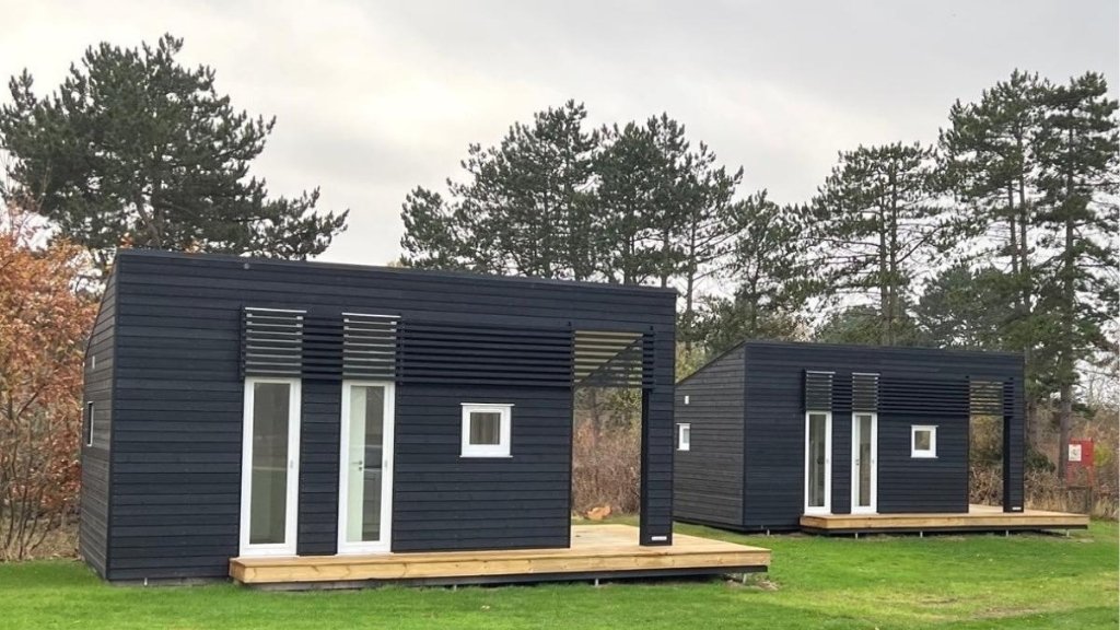 Black luxury cabins with terrace at Kulhuse Camping.