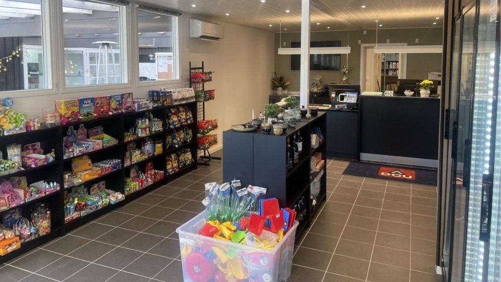 Shop and reception at Kulhuse Camping with shelves and supplies.