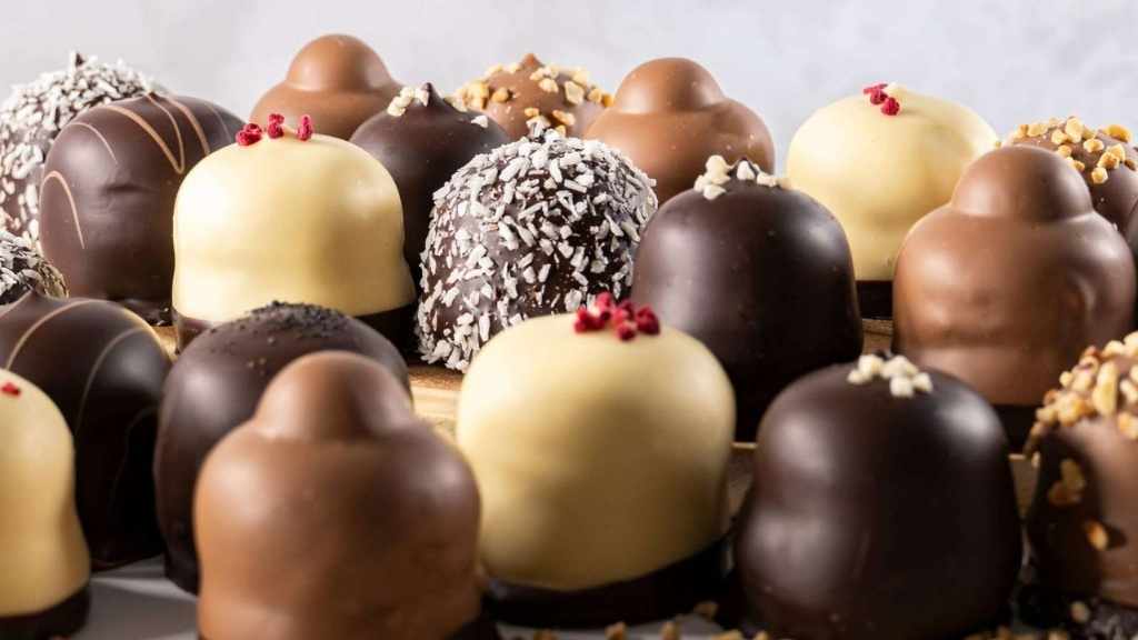 Chocolate-coated foam treats in different varieties at Frellsen