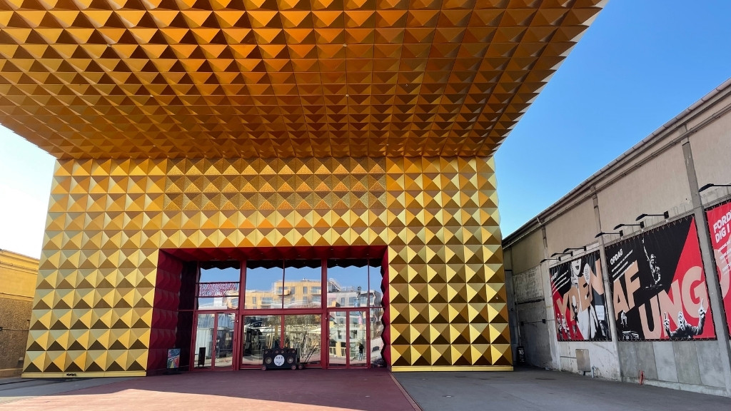 The iconic golden facade of Rockmuseet in Roskilde.