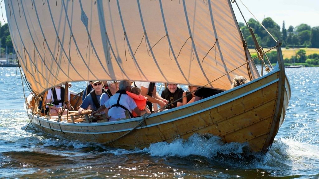 Teambuilding sailing trip in a Viking ship at the Viking Ship Museum.