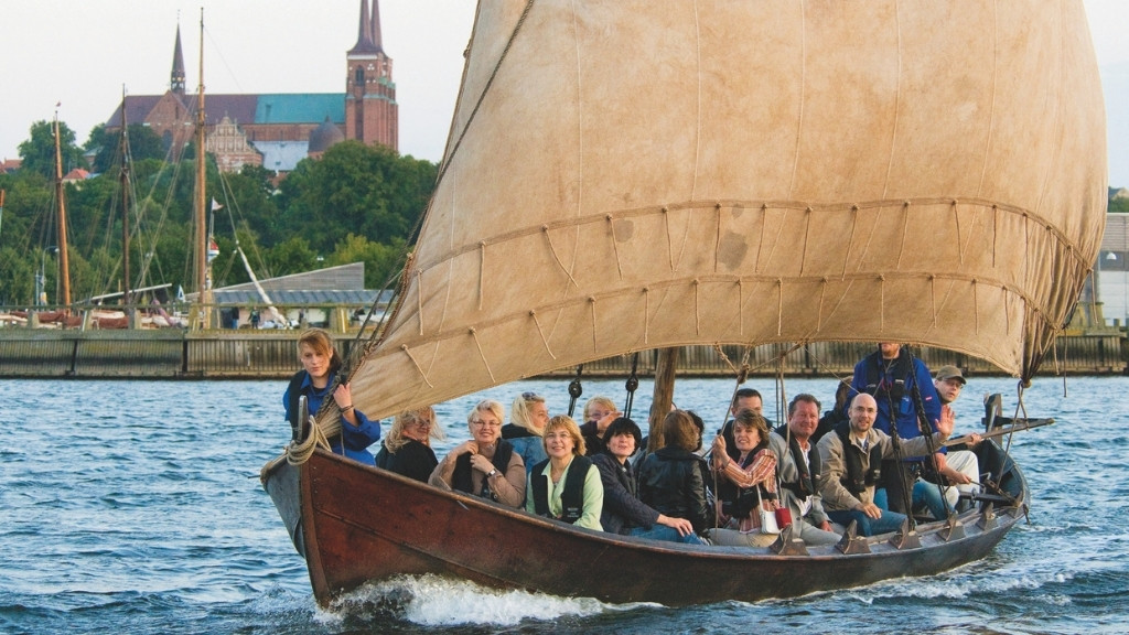 Teambuilding i vikingeskib på Roskilde Fjord ved Vikingeskibsmuseet.