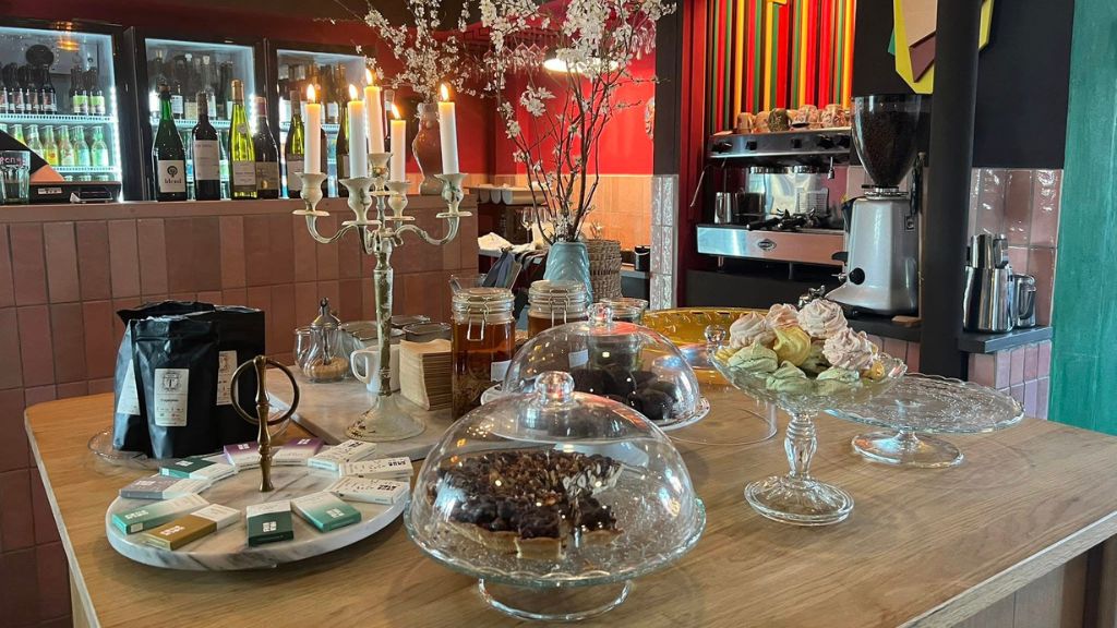 Fuut Fuut Cafe & Bistro