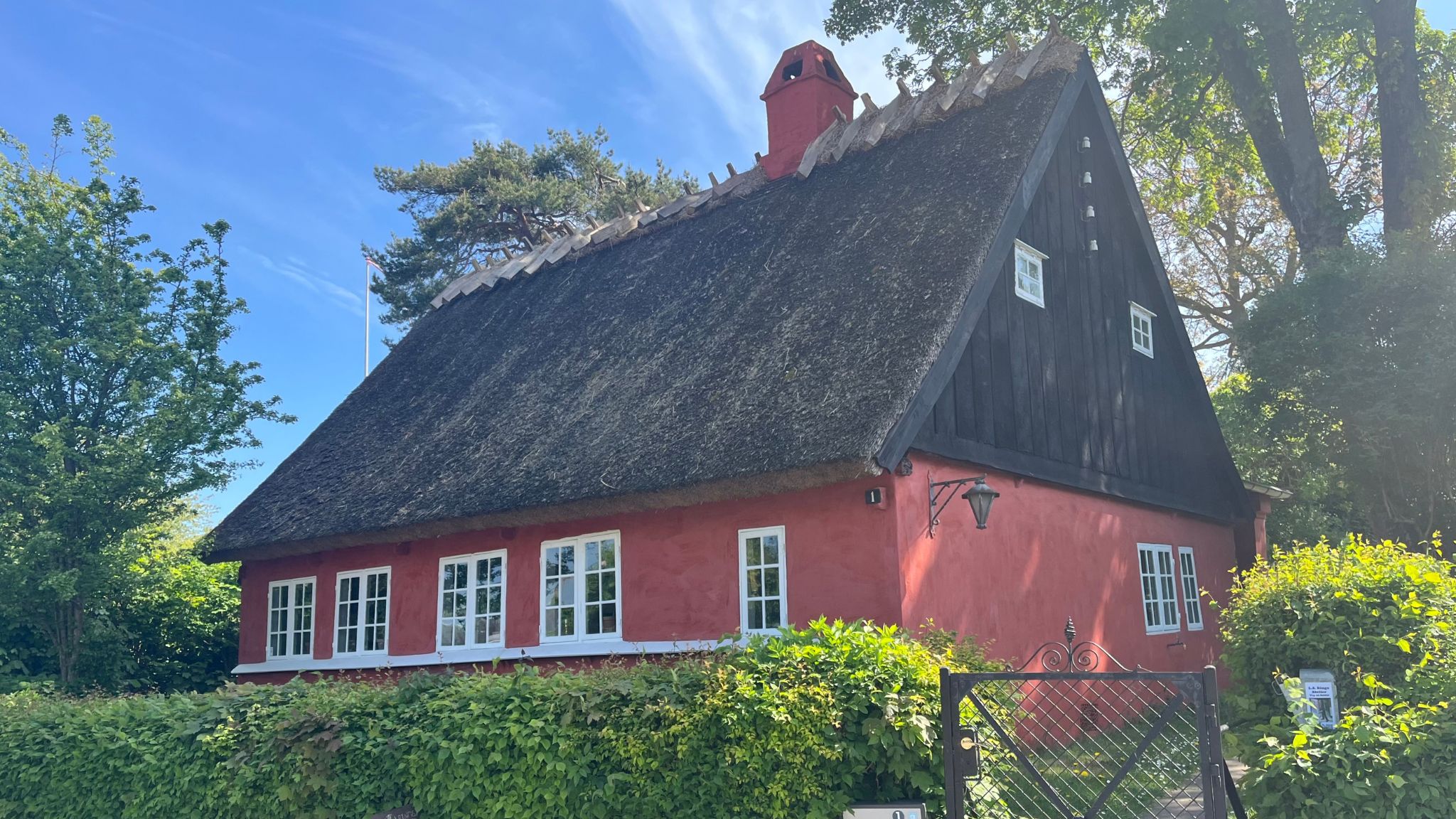 L. A. Ring’s red studio house with thatched roof surrounded by trees in Roskilde.